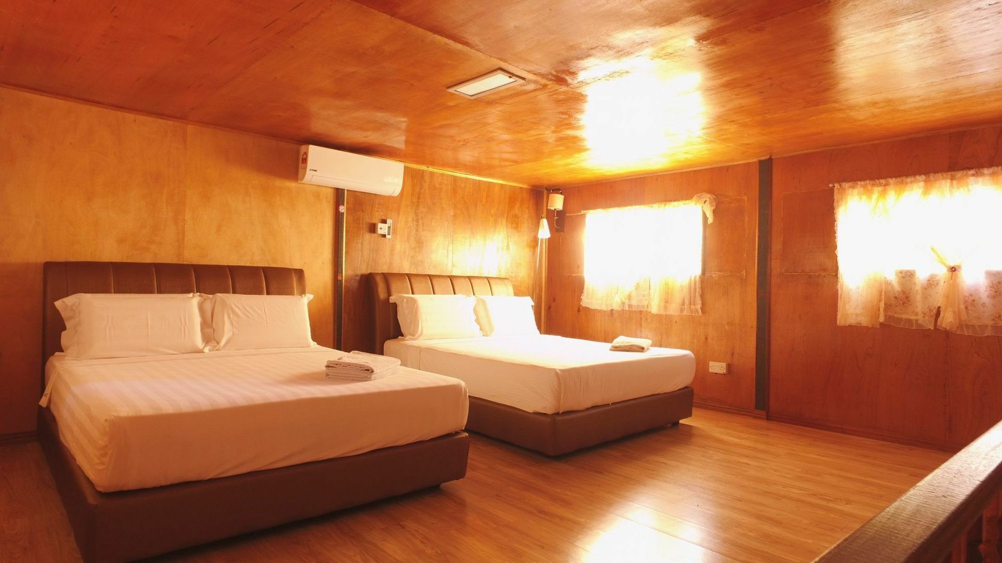 Borneo Tree House Hotel 2*